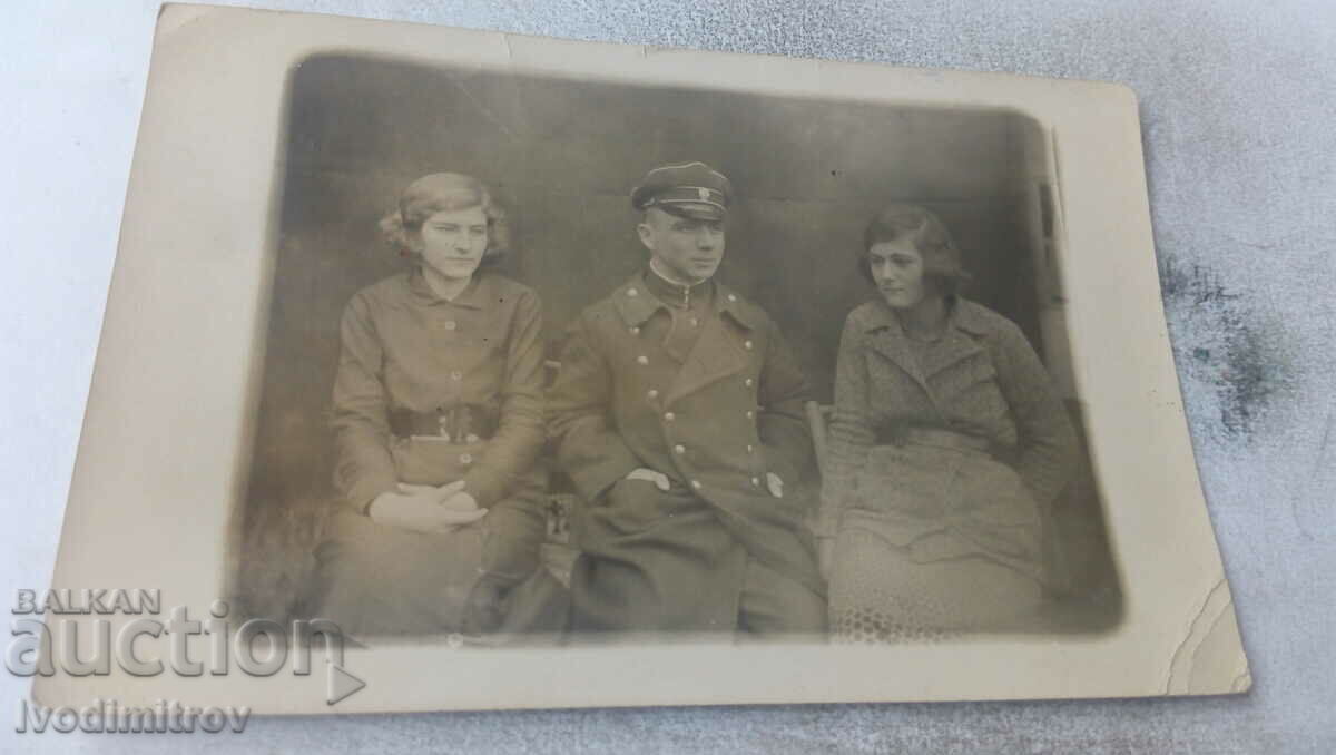 Φωτογραφία Αξιωματικός Svilengrad και δύο νεαρά κορίτσια 1933