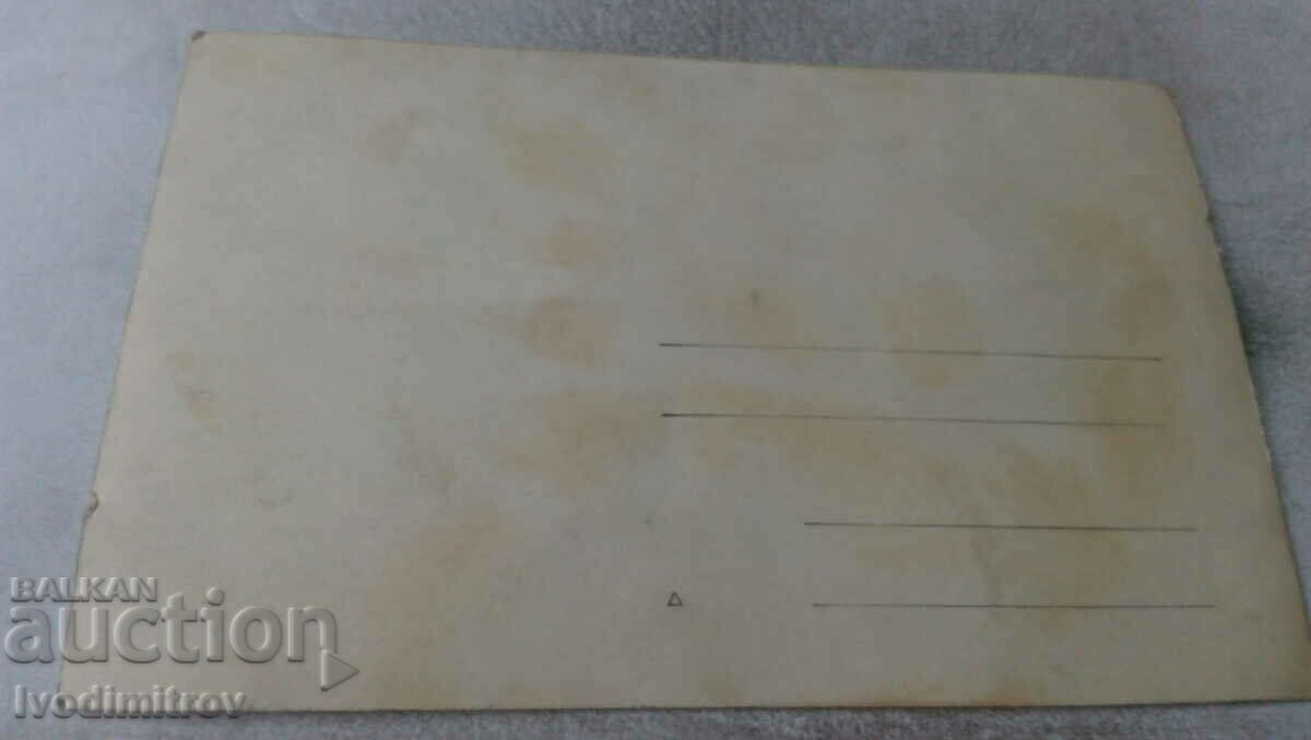 Photo Young men and women in folk costumes on an outing with price 2.45 BGN | € 1.25