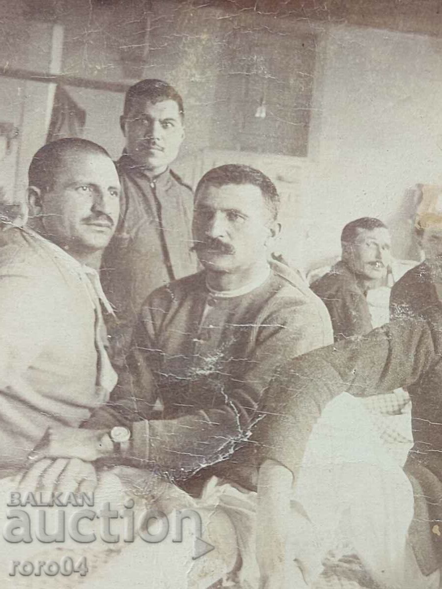 Delivery of OLD MILITARY PHOTO