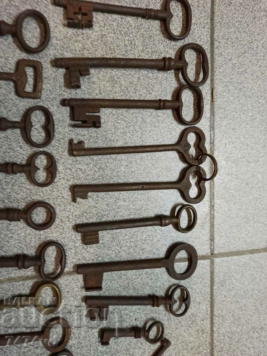 Auction LARGE COLLECTION OF STRAI KEYS 50 PCS Auction LARGE COLLECTION OF STRAI KEYS 50 PCS