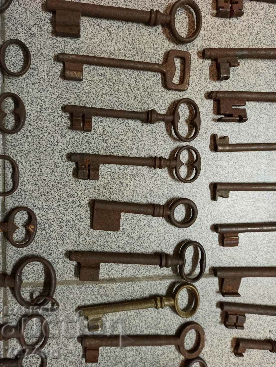 Delivery of LARGE COLLECTION OF STRAI KEYS 50 PCS Delivery of LARGE COLLECTION OF STRAI KEYS 50 PCS