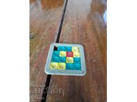 Un vechi joc de copii, stivuire țiglă, stivuire