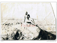 1970 OLD PHOTO LOZENETS CHICK IN SWIMSUIT AT SEA G000
