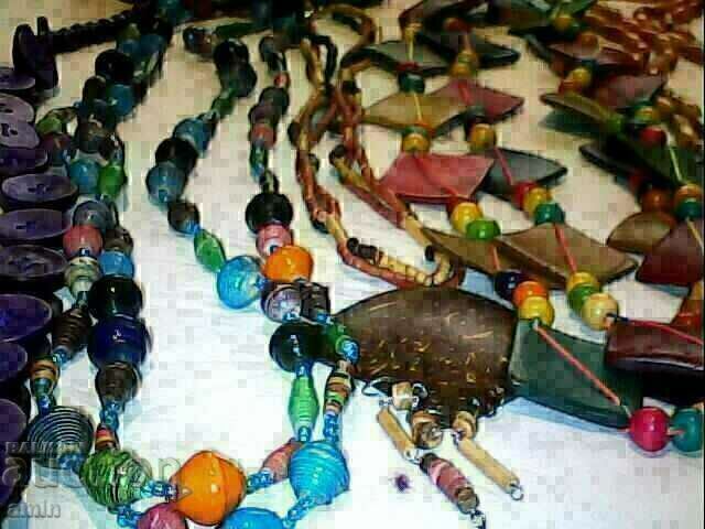 Delivery of Many old, beautiful necklaces KO Delivery of Many old, beautiful necklaces KO