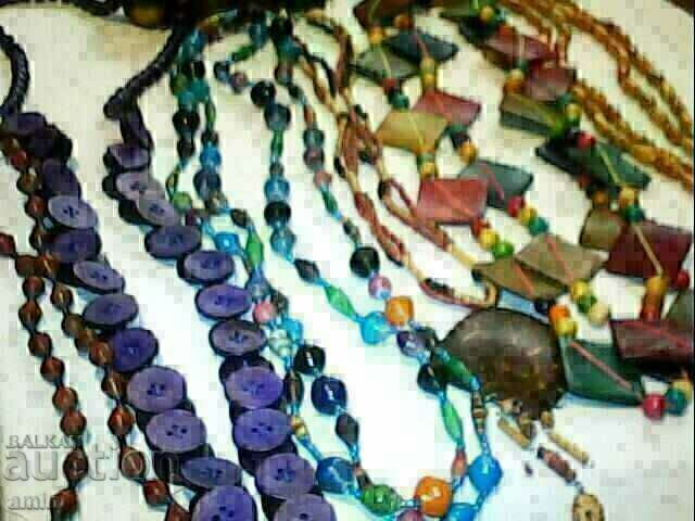 Many old, beautiful necklaces KO - 6 Many old, beautiful necklaces KO - 6