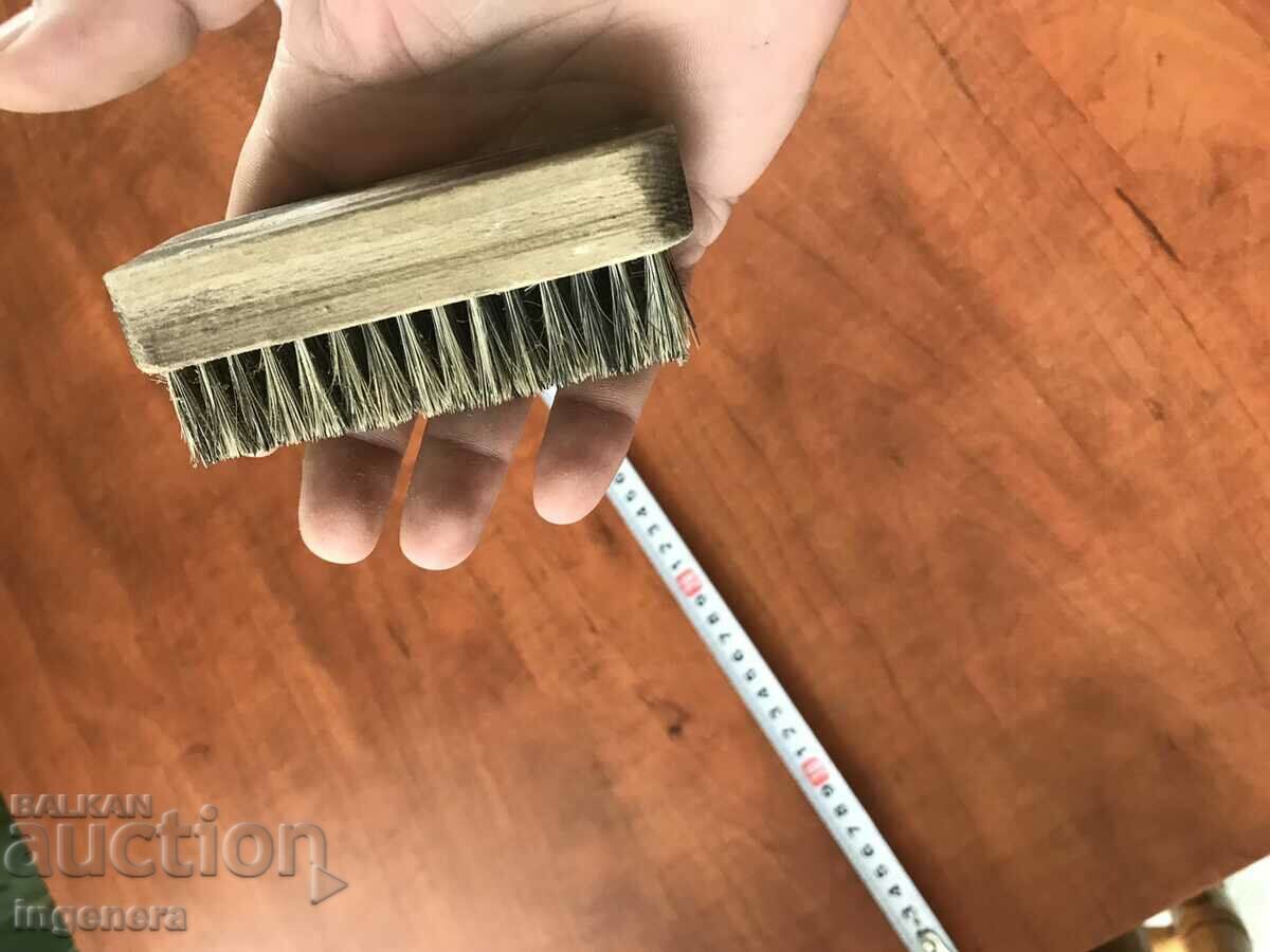 Auction BRUSH ANTIQUE NATURAL BRISTLE WOOD Auction BRUSH ANTIQUE NATURAL BRISTLE WOOD