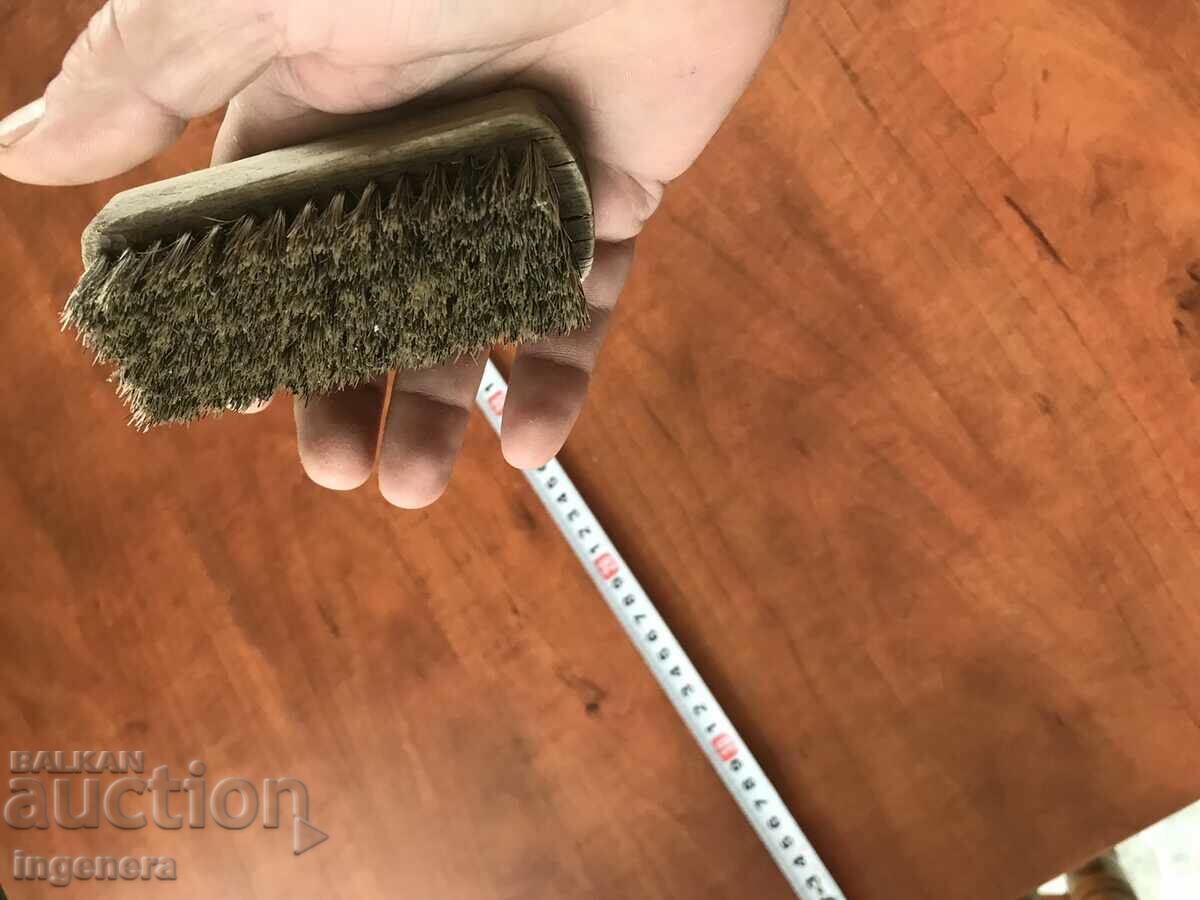 Delivery of BRUSH ANTIQUE NATURAL BRISTLE WOOD Delivery of BRUSH ANTIQUE NATURAL BRISTLE WOOD