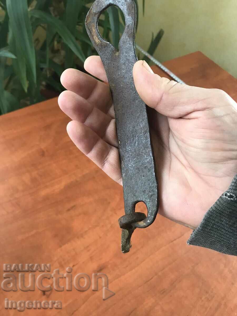OLD WROUGHT IRON LATCH LATCH with price 11.00 BGN | € 5.62 OLD WROUGHT IRON LATCH LATCH with price 11.00 BGN | € 5.62