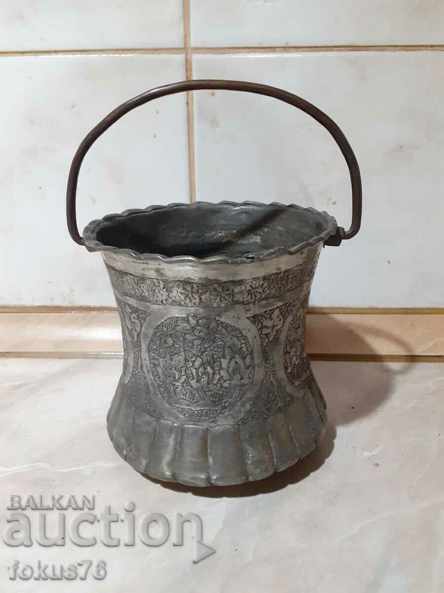 Παλιό οθωμανικό χάλκινο δοχείο χάλκινο kanche σφυρήλατο και χαραγμένο