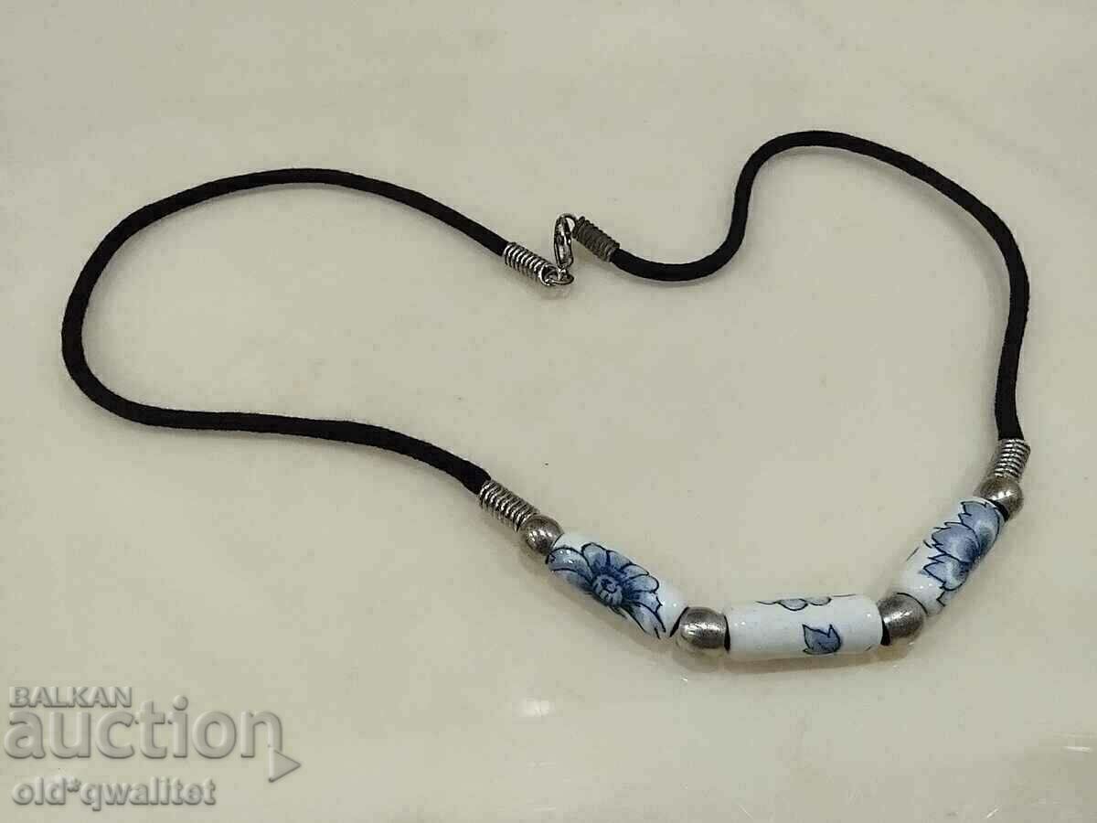 Auction Old necklace with porcelain elements in blue/white Auction Old necklace with porcelain elements in blue/white