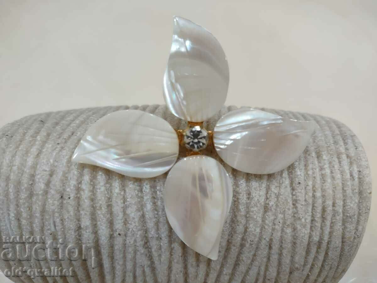 Auction BROOCH large lovely scale with mother of pearl Auction BROOCH large lovely scale with mother of pearl