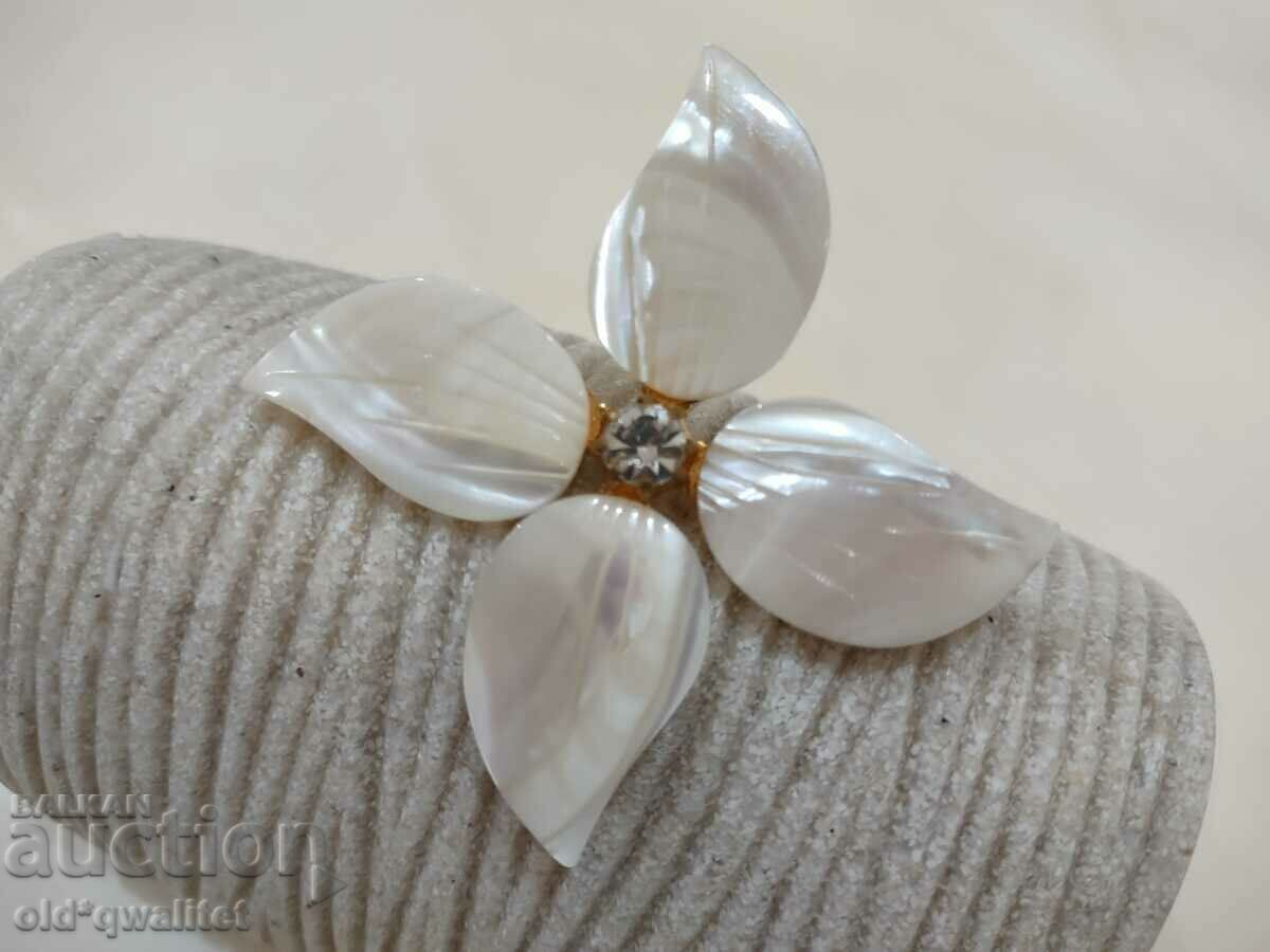 Delivery of BROOCH large lovely scale with mother of pearl Delivery of BROOCH large lovely scale with mother of pearl