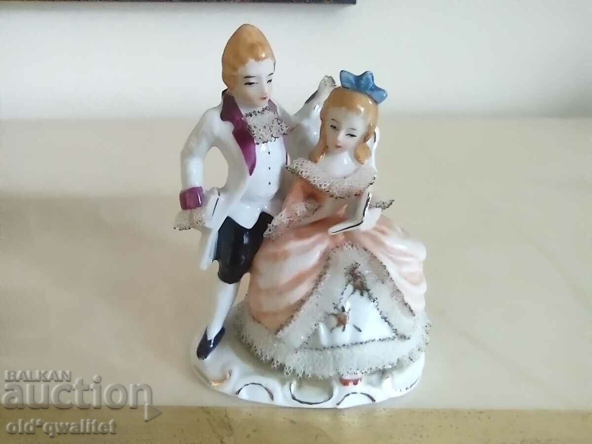 Auction An old porcelain figure with very fine details Auction An old porcelain figure with very fine details