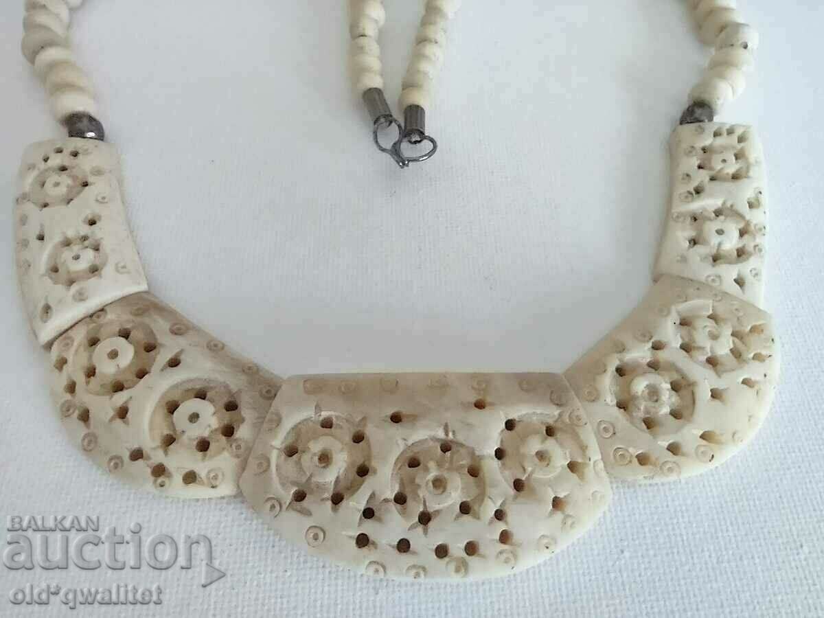 Auction Very old long solid bone necklace Auction Very old long solid bone necklace