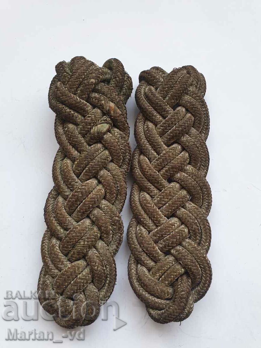 Auction  Old royal chain epaulettes