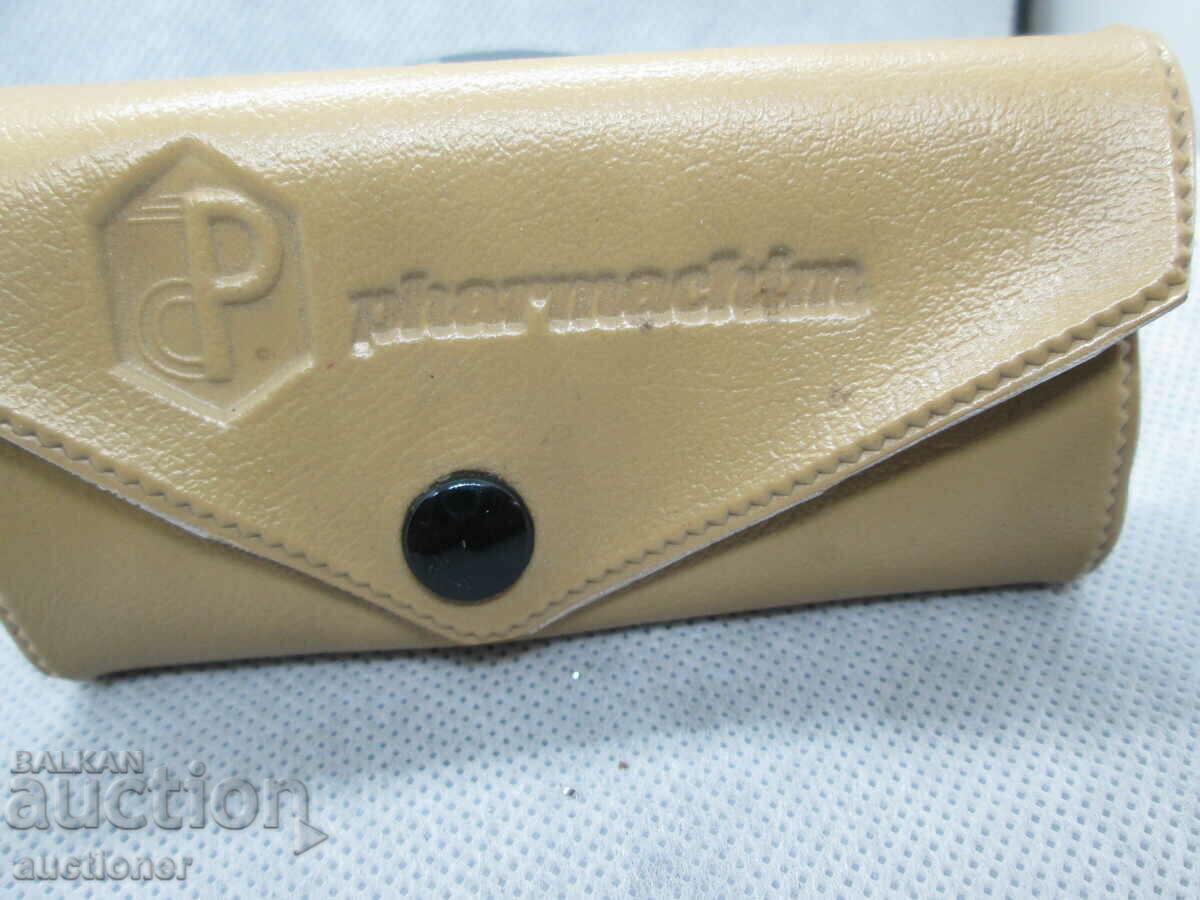 OLD PHARMANIM COMPANY KEY HOLDER LEATHER - 6 OLD PHARMANIM COMPANY KEY HOLDER LEATHER - 6