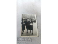 Φωτογραφία Σοφία Τρεις γυναίκες σε μια βόλτα