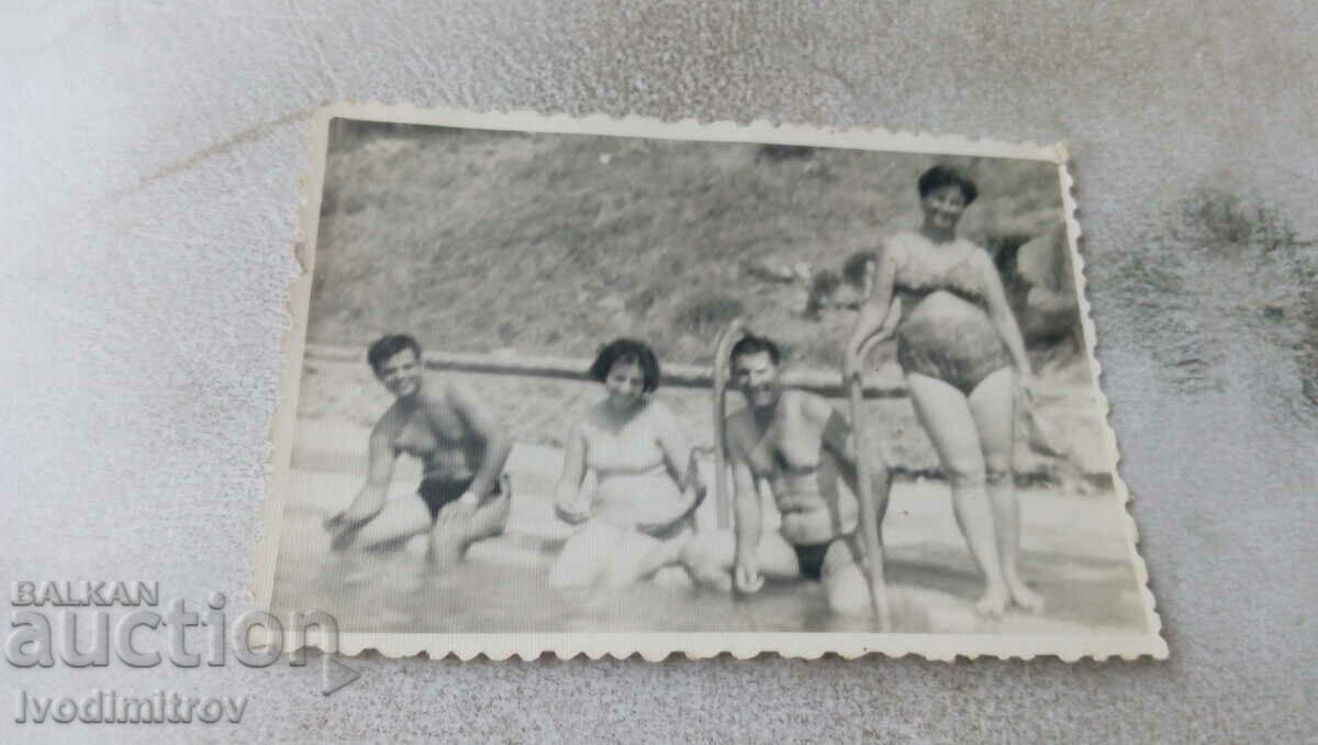 Picture Two men and two women at a pool