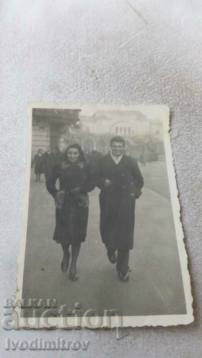 Photo Sofia A man and a young girl on a walk