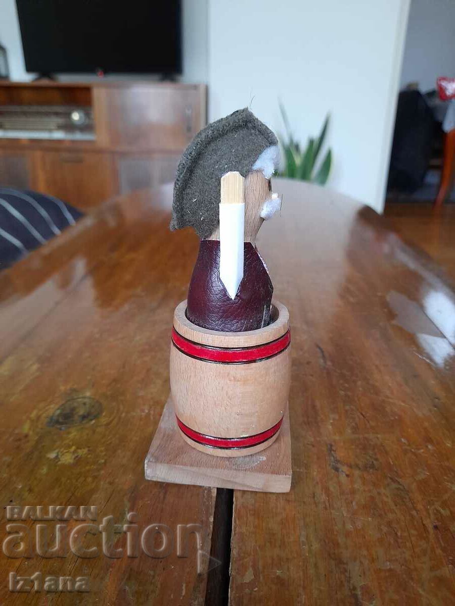 Vechi suvenir cu figurine de joker din lemn cu preț 55.00 BGN | € 28.12