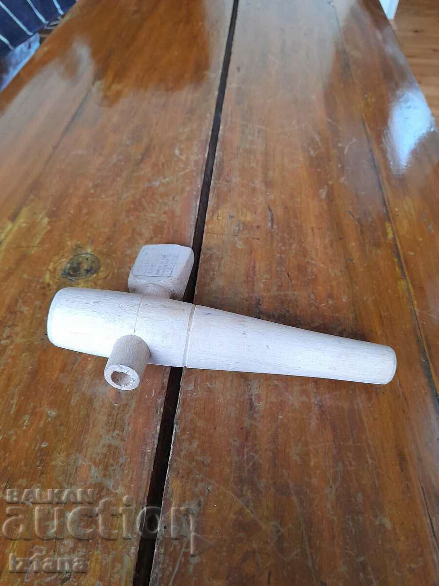 Παλιό ξύλινο τύμπανο βαρελιού Παλιό ξύλινο τύμπανο βαρελιού