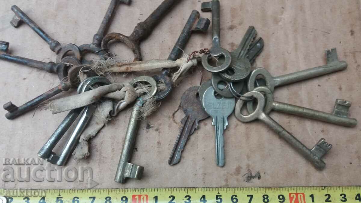 Delivery of LINK WITH OLD KEYS FROM WARDROBE, CHEST, CHEST Delivery of LINK WITH OLD KEYS FROM WARDROBE, CHEST, CHEST