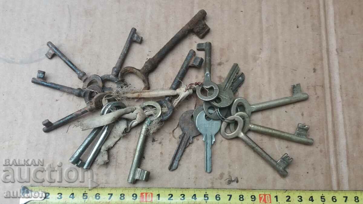 LINK WITH OLD KEYS FROM WARDROBE, CHEST, CHEST