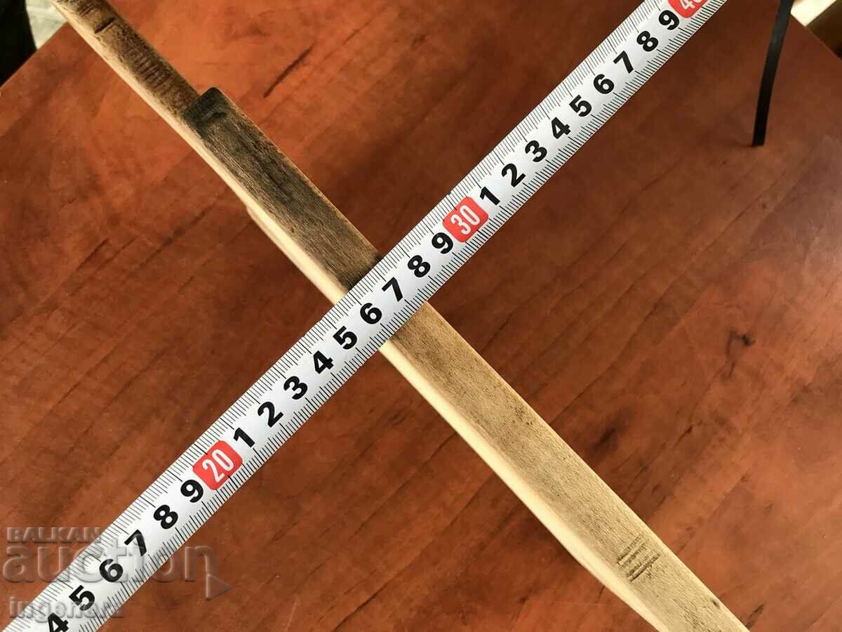 Delivery of BREAD BOARD FOR APPETIZERS AND STEAKS WOOD OLD Delivery of BREAD BOARD FOR APPETIZERS AND STEAKS WOOD OLD