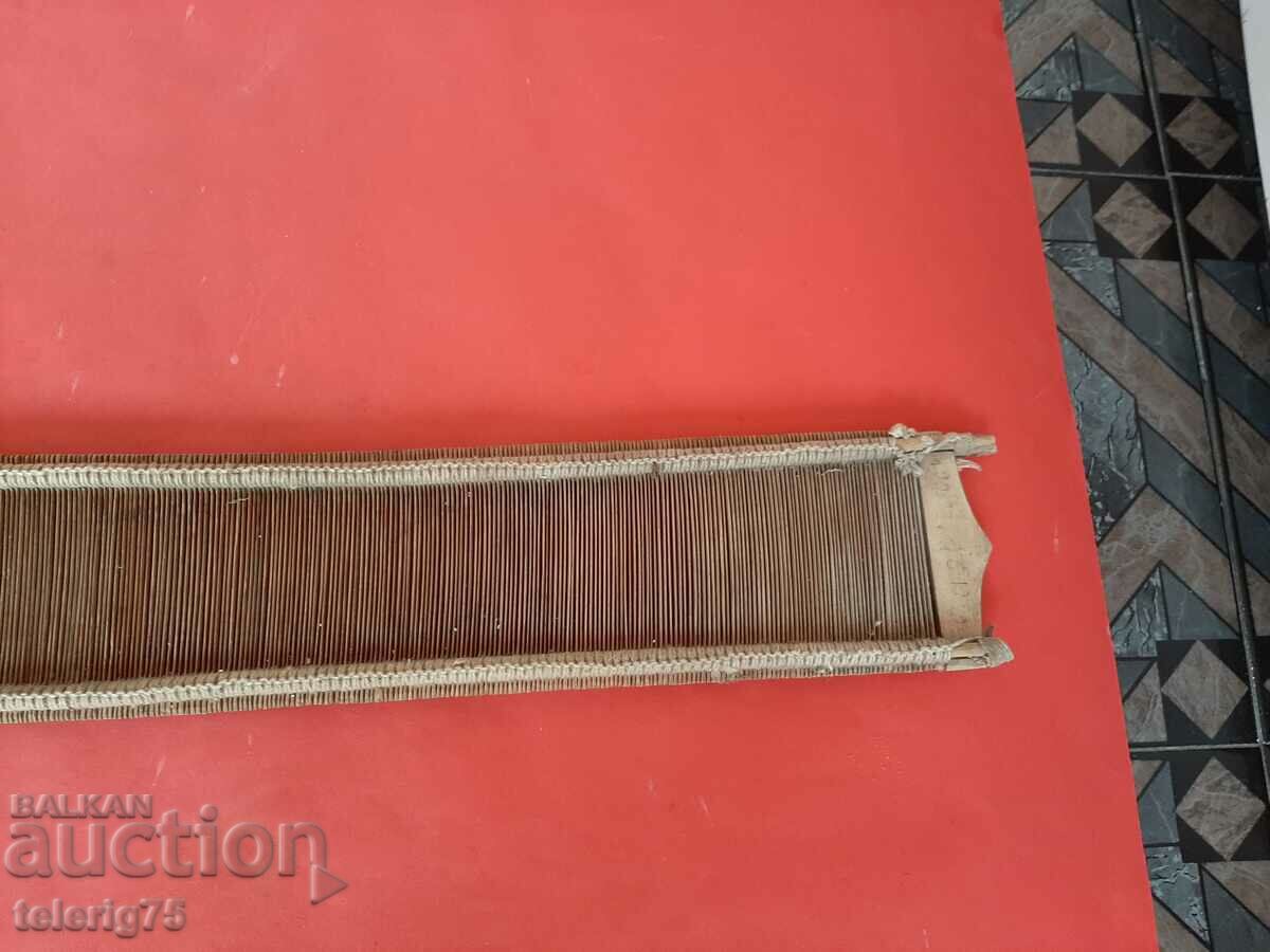 Auction Large Very Old 'Burdo' Hand Loom/Loom-1929. Auction Large Very Old 'Burdo' Hand Loom/Loom-1929.