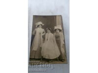 Photo Three women in formal dresses