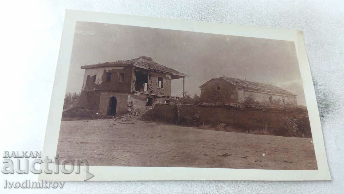 Снимка Две старинни постройки 1917