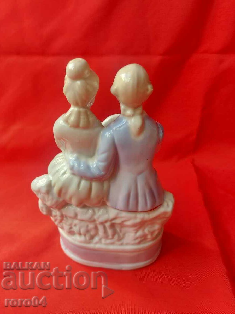 Delivery of BEAUTIFUL OLD PORCELAIN STATUS Delivery of BEAUTIFUL OLD PORCELAIN STATUS