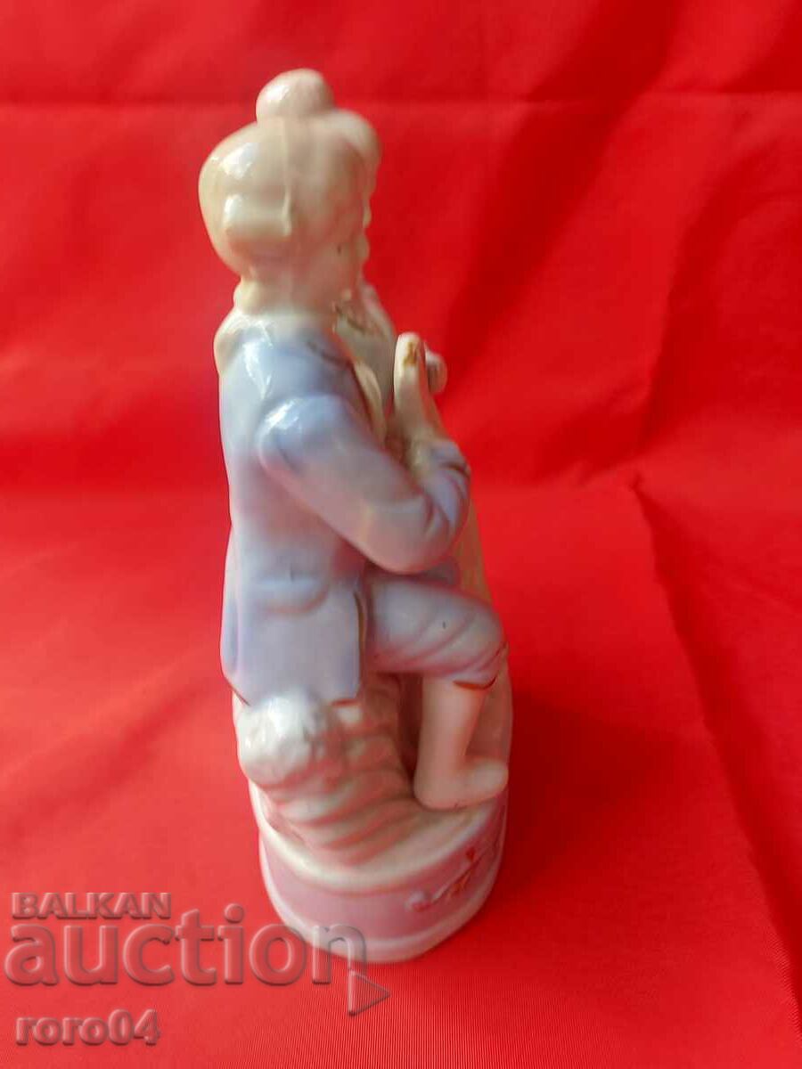 BEAUTIFUL OLD PORCELAIN STATUS - 5 BEAUTIFUL OLD PORCELAIN STATUS - 5