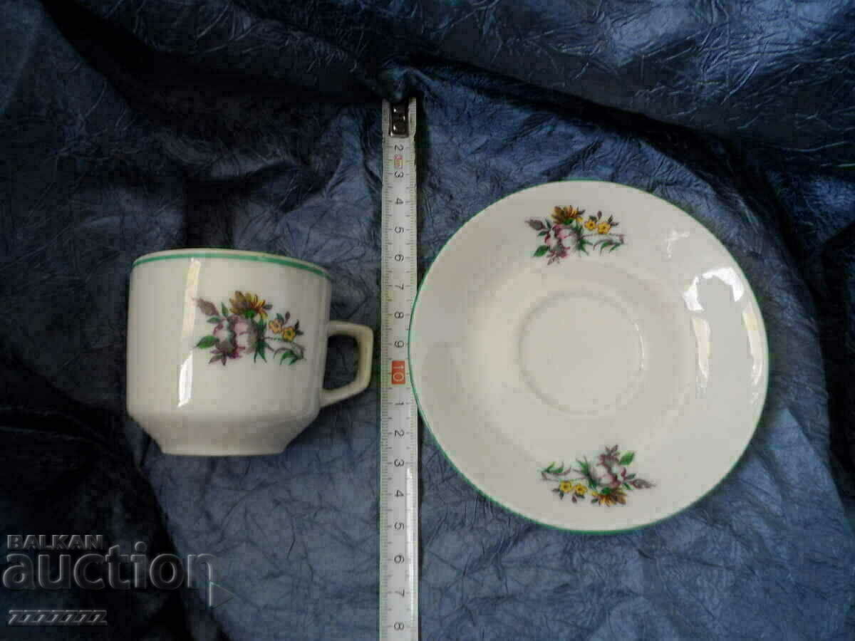 φλιτζάνι και πιατάκι πορσελάνης με τιμή 10.00 BGN | € 5.11 φλιτζάνι και πιατάκι πορσελάνης με τιμή 10.00 BGN | € 5.11