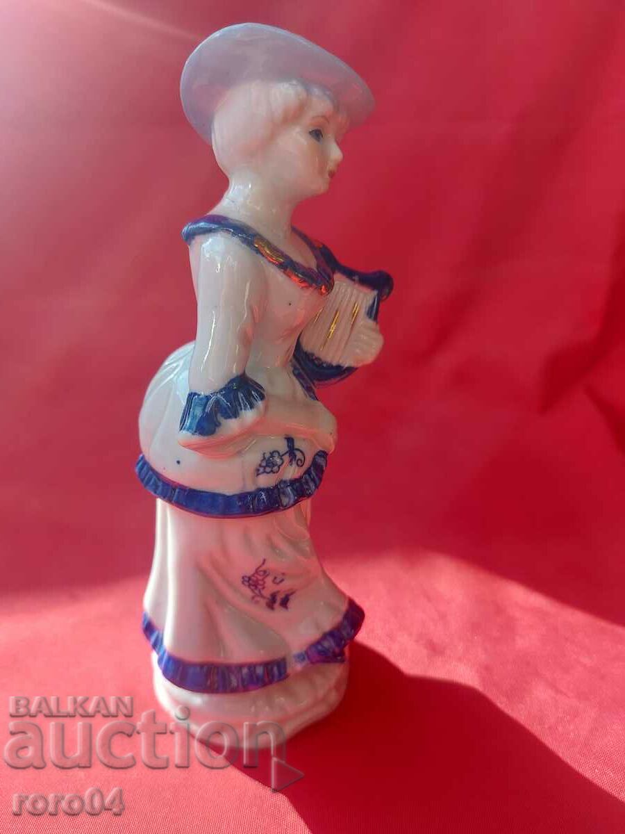 BEAUTIFUL OLD PORCELAIN STATUS - 5