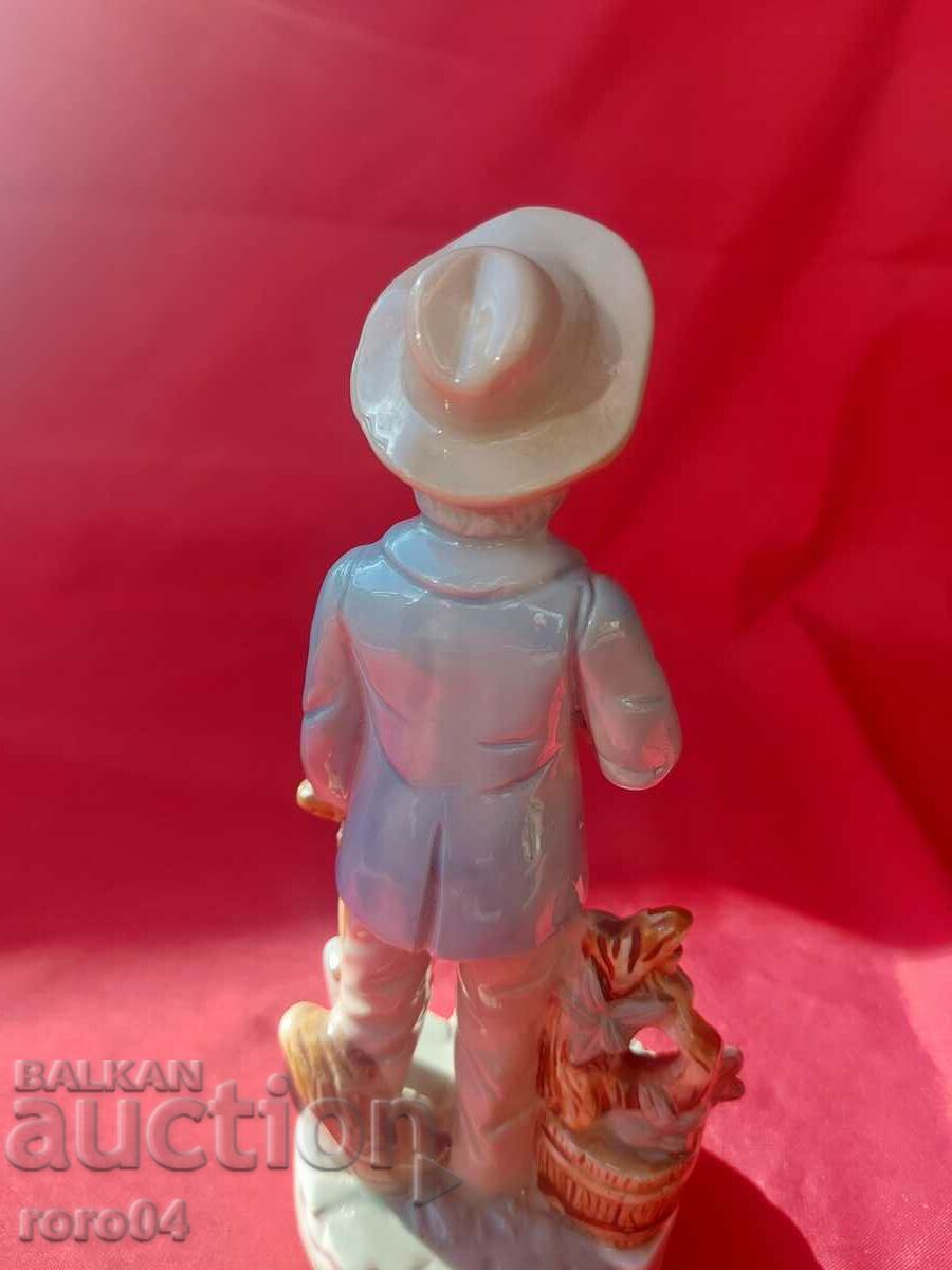 Delivery of BEAUTIFUL OLD PORCELAIN STATUS