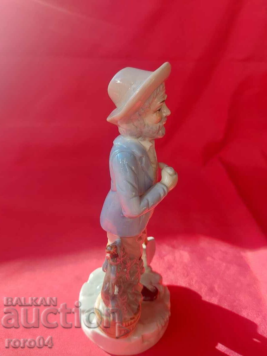 BEAUTIFUL OLD PORCELAIN STATUS - 5