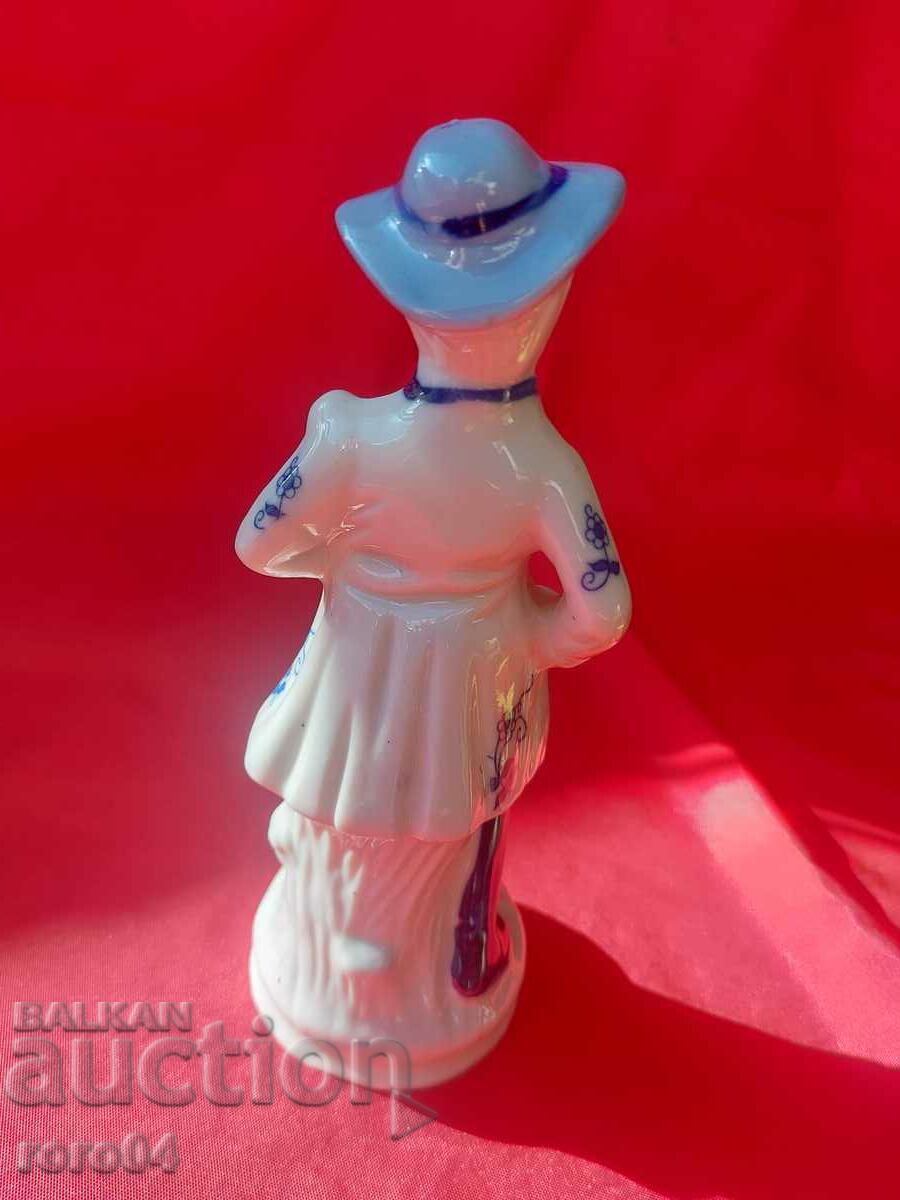 Delivery of BEAUTIFUL OLD PORCELAIN STATUS Delivery of BEAUTIFUL OLD PORCELAIN STATUS