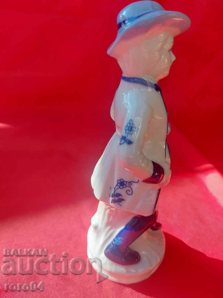BEAUTIFUL OLD PORCELAIN STATUS - 5 BEAUTIFUL OLD PORCELAIN STATUS - 5