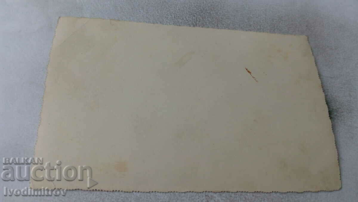 Ska Veliko Tarnovo Young girls in front of the memorial. Mother Bulgaria with price 1.75 BGN | € 0.89