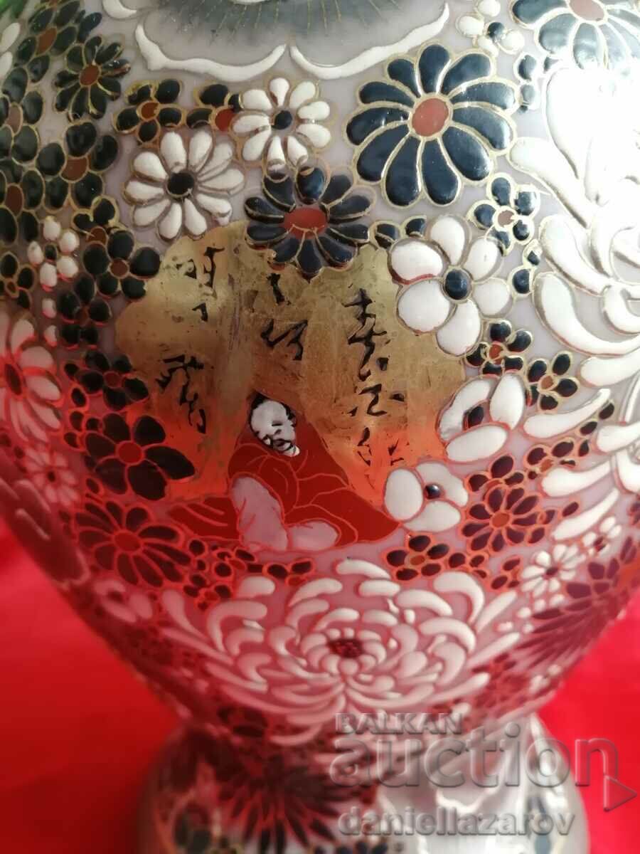 SATSUMA Large Urn, Vase, Hand Painted, Gold with price 250.00 BGN | € 127.82 SATSUMA Large Urn, Vase, Hand Painted, Gold with price 250.00 BGN | € 127.82