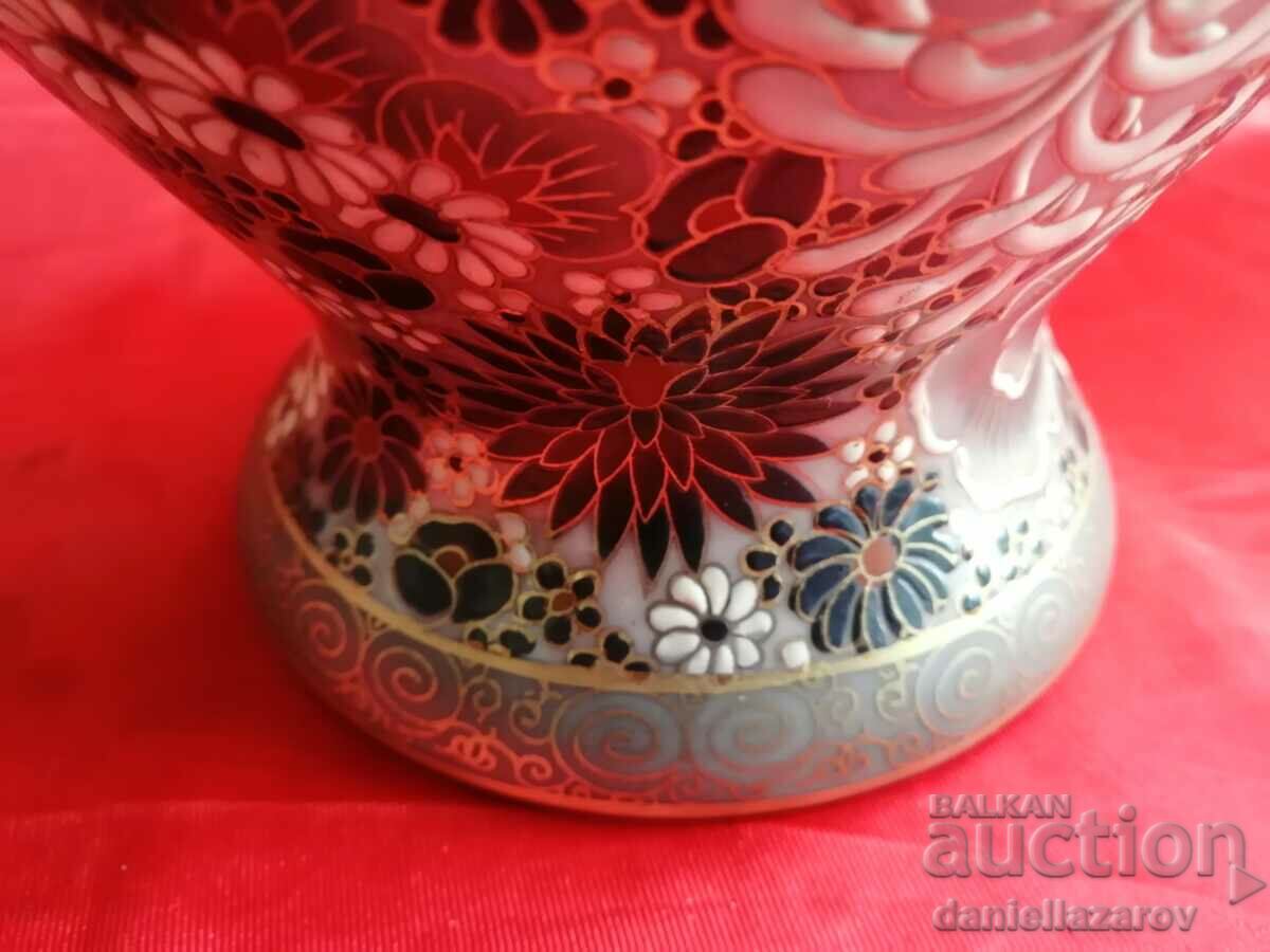 Delivery of SATSUMA Large Urn, Vase, Hand Painted, Gold Delivery of SATSUMA Large Urn, Vase, Hand Painted, Gold