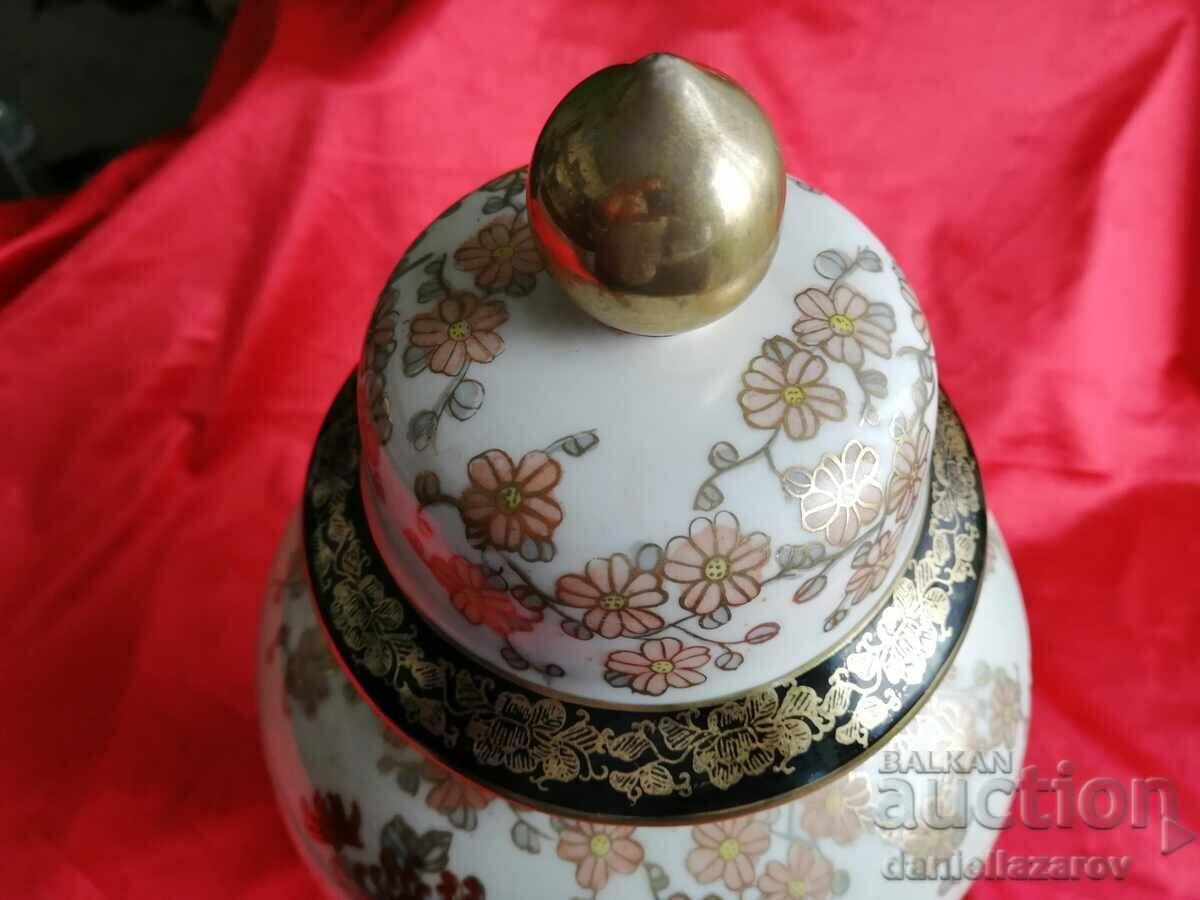 SATSUMA Large Urn, Vase, Hand Painted, Gold 2 with price 240.00 BGN | € 122.71 SATSUMA Large Urn, Vase, Hand Painted, Gold 2 with price 240.00 BGN | € 122.71