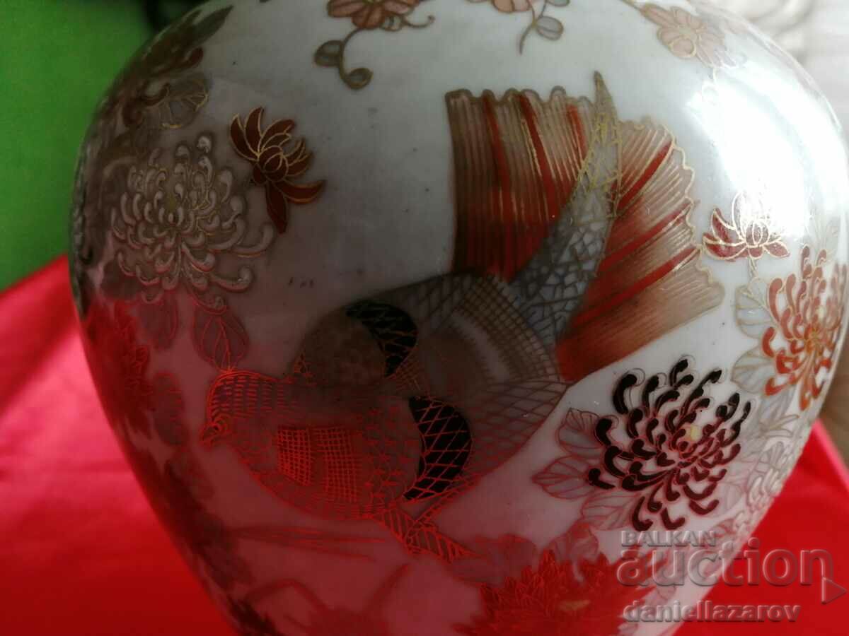 Auction SATSUMA Large Urn, Vase, Hand Painted, Gold 2 Auction SATSUMA Large Urn, Vase, Hand Painted, Gold 2