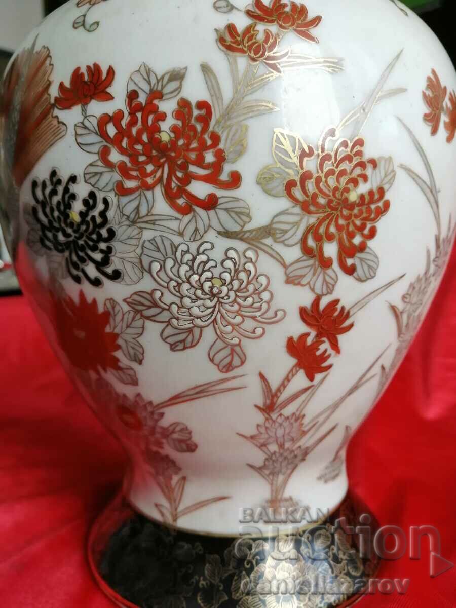 Delivery of SATSUMA Large Urn, Vase, Hand Painted, Gold 2 Delivery of SATSUMA Large Urn, Vase, Hand Painted, Gold 2