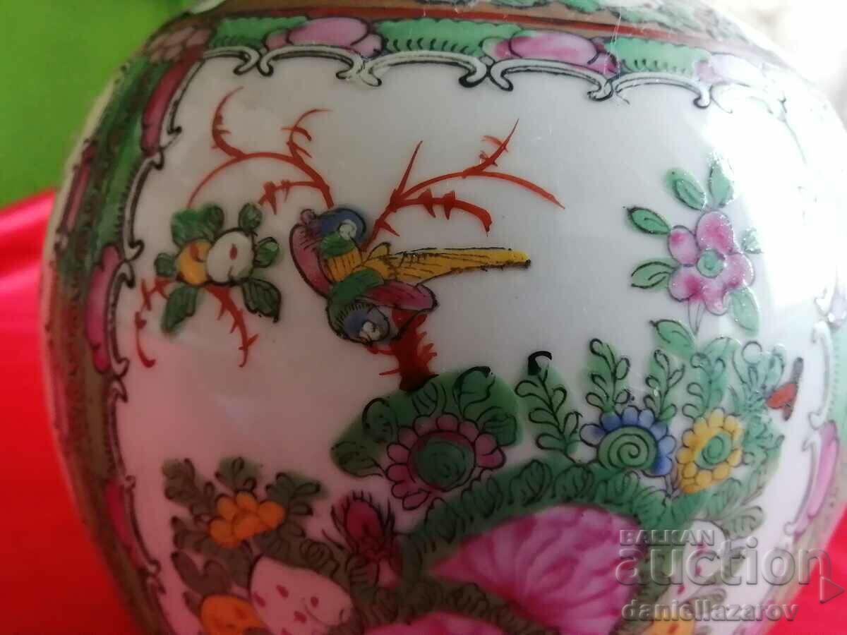 Auction Unique CHINESE Urn, Vase, Ginger Jar, Gold Auction Unique CHINESE Urn, Vase, Ginger Jar, Gold