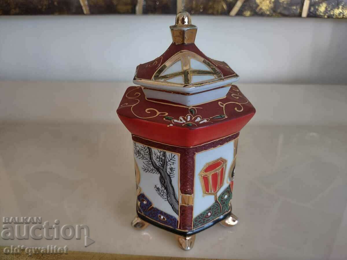 Porcelain dish, porcelain from Japan - richly decorated with price 197.00 BGN | € 100.72