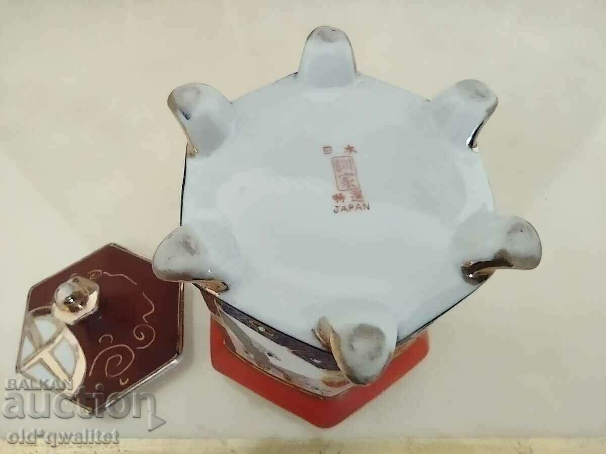 Porcelain dish, porcelain from Japan - richly decorated - 6