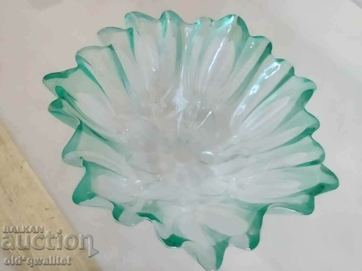 Delivery of Glass vessel, green glass, floral elements Delivery of Glass vessel, green glass, floral elements