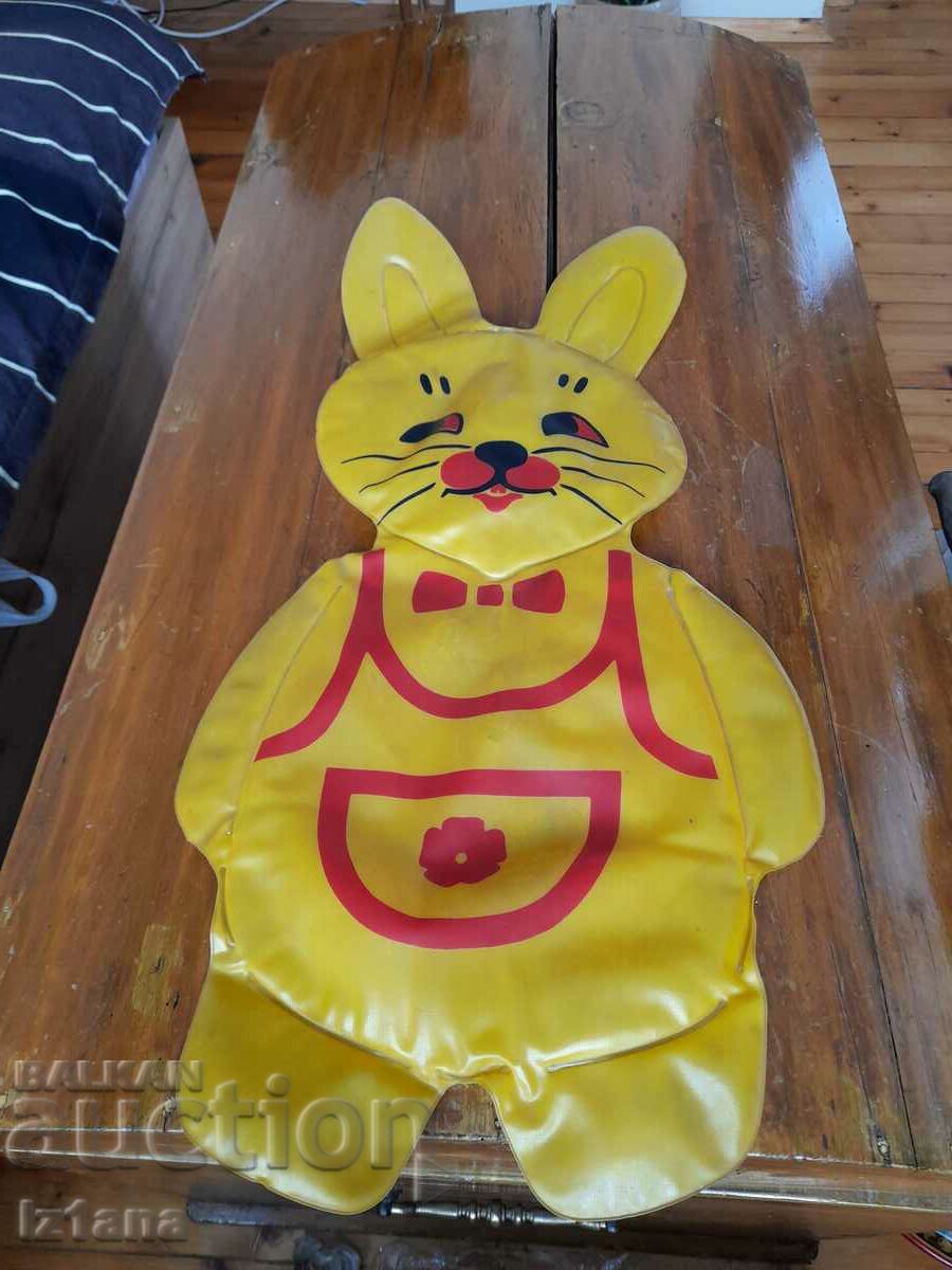 Παράδοση Ένα παλιό παιχνίδι, ένα φουσκωτό κουνέλι Παράδοση Ένα παλιό παιχνίδι, ένα φουσκωτό κουνέλι